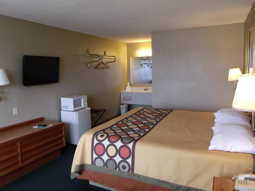 Butler Budgetel Inn & Suites מראה חיצוני תמונה