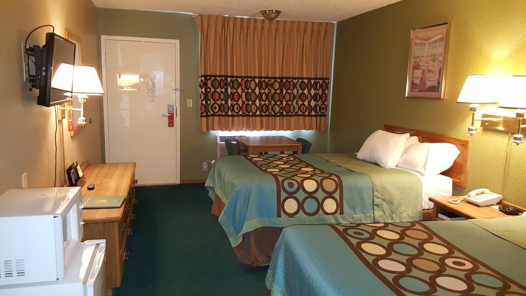 Butler Budgetel Inn & Suites מראה חיצוני תמונה