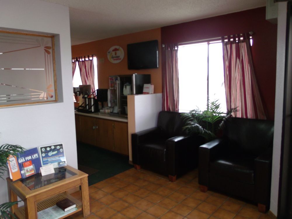 Butler Budgetel Inn & Suites מראה חיצוני תמונה